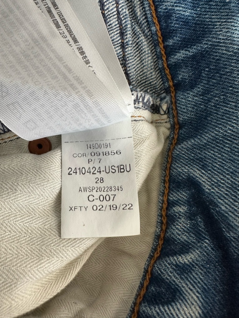 Abercrombie & Fitch The Mom Short Distressed Mid-Rise Denim Shorts Size 28/6 - Picture 8 of 8